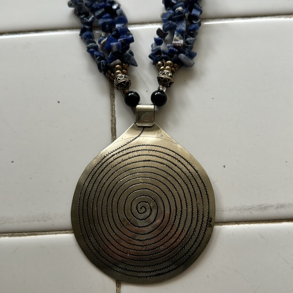 Beautiful and Unique Necklace - Picture 2 of 4